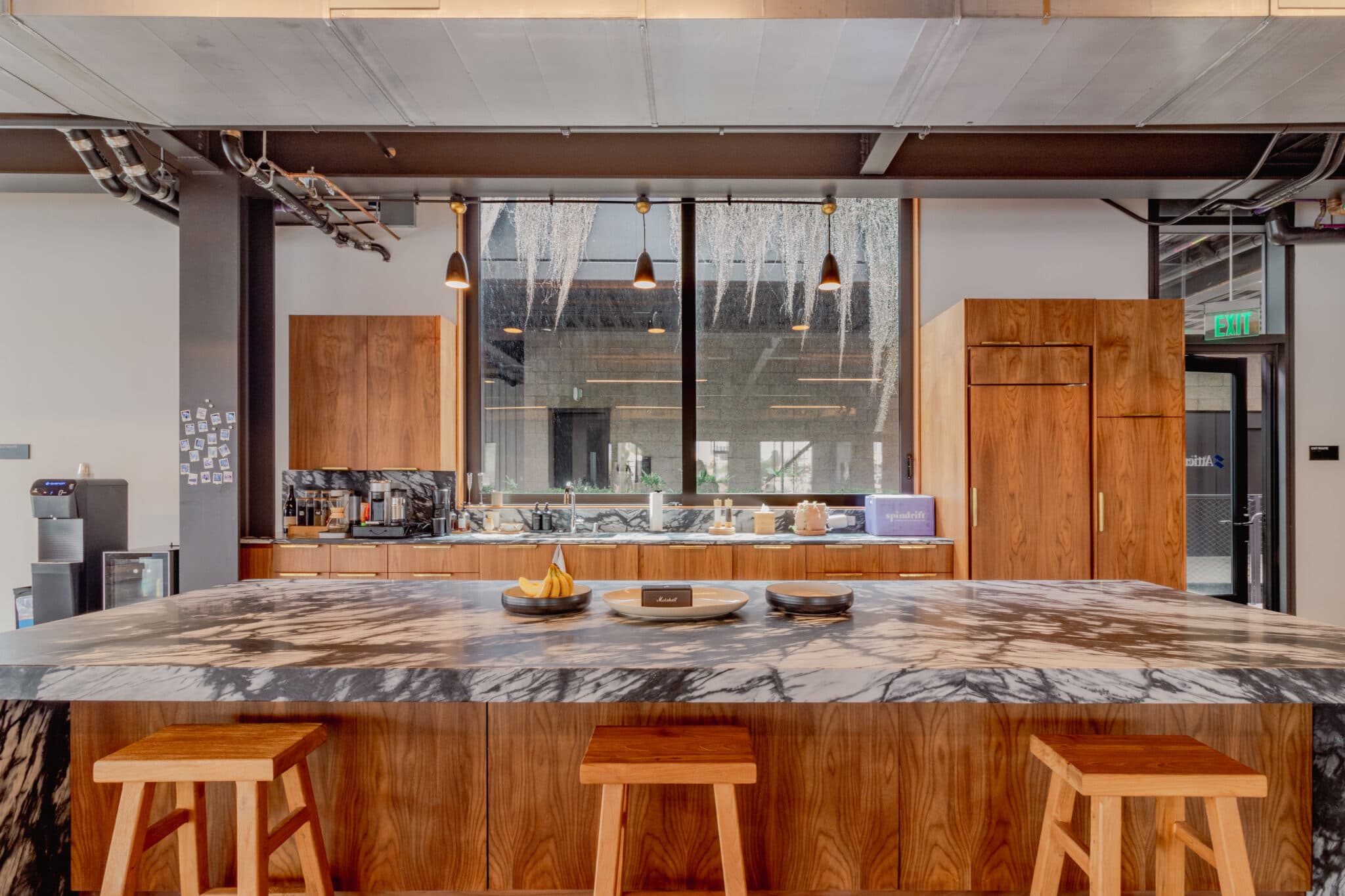 Open plan with high ceilings