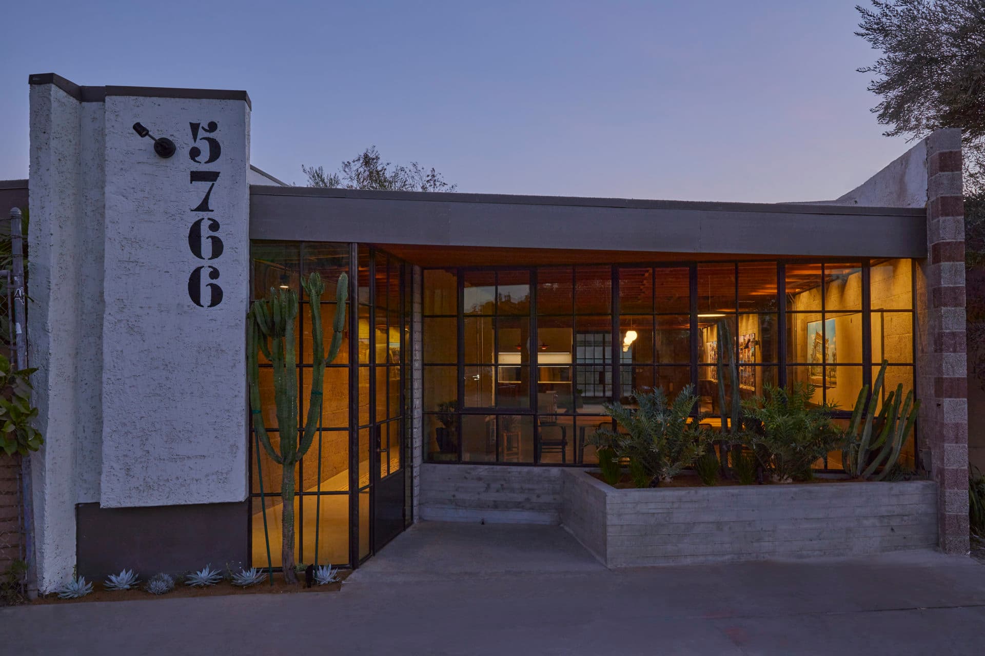 Facade at 5766 W Adams Blvd