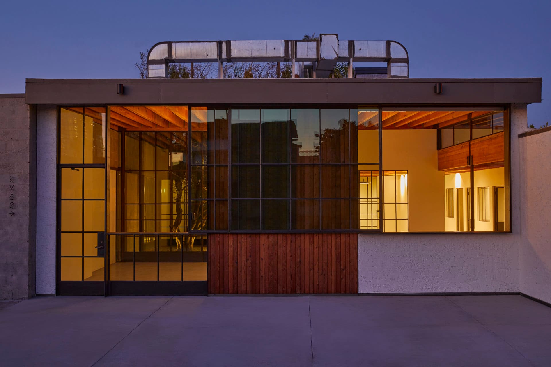 Open plan with meeting zones